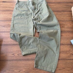 Women's Olive Green Cropped Pants